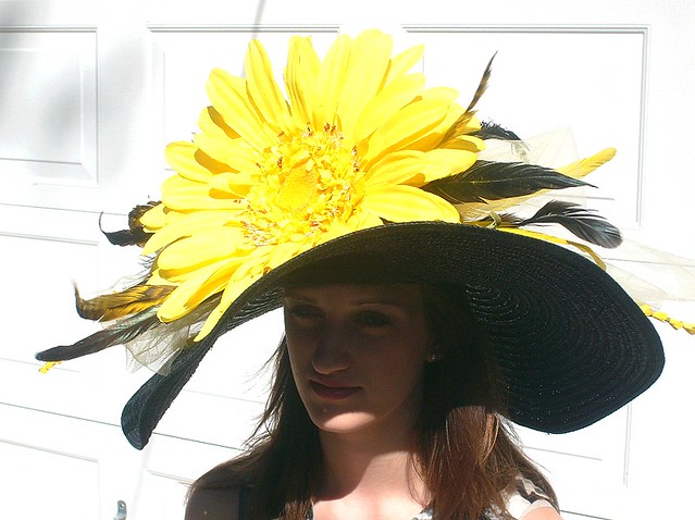 KENTUCKY DERBY hat with large brim