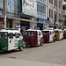 Una fila di mototaxi parcheggiata in Jauja