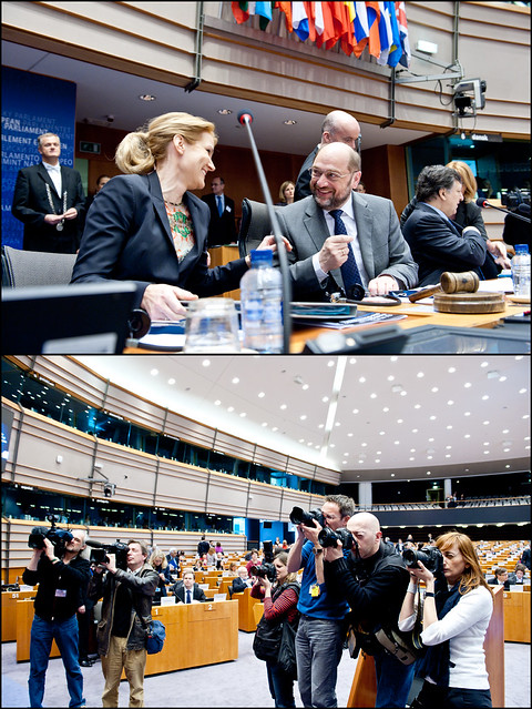 The press take photos and film President Schulz and Thorning-Schmidt