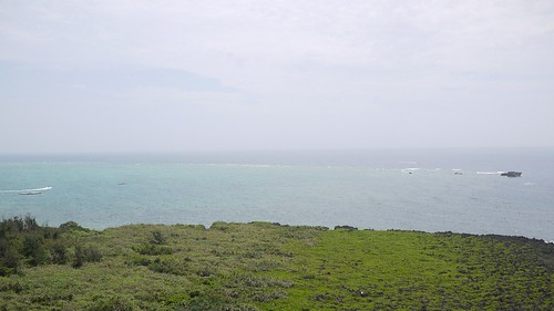 残波岬灯台周辺の青い海