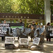Activistas se ponen en el lugar de las elefantas del Zoo de Barcelona