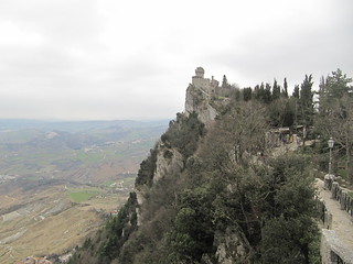 The kitsch of San Marino (1) Torre or Cesta