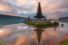 Sunrise at Ulundanu Temple, Bratan Lake - Bali Photography Tour