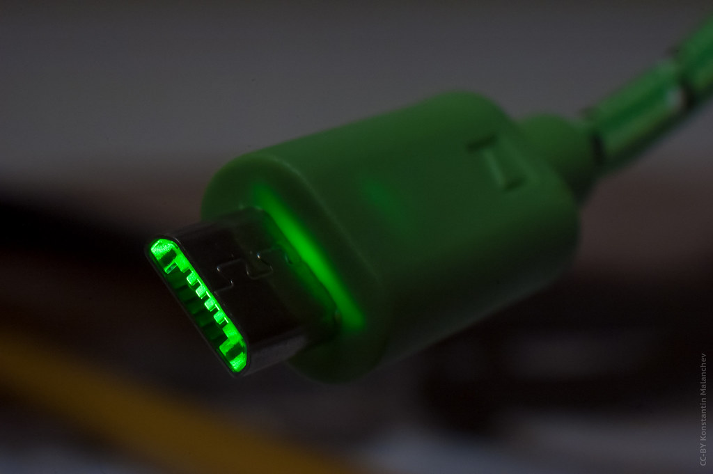 : micro-USB with LED