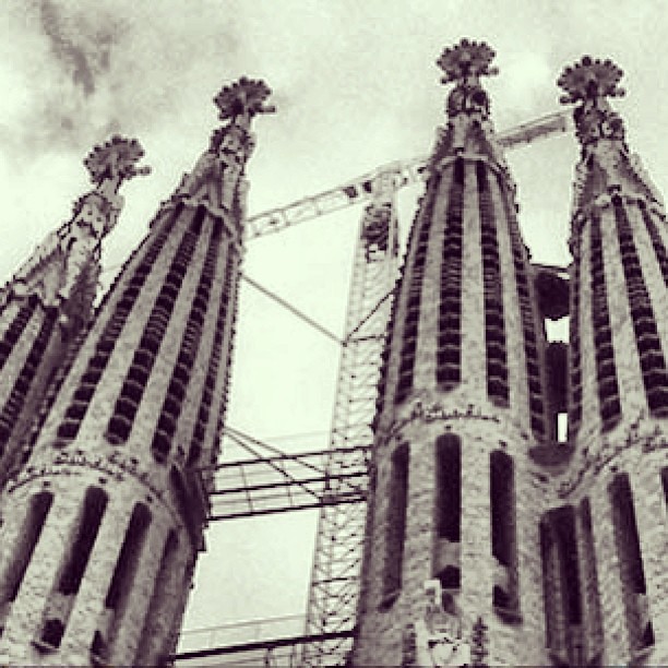 Celebrating Antoni Gaudis 161st birthday / Celebrando el 161 aniversario del nacimiento de Antoni Gaudi #barcelona #gaudi #antonigaudi #gaudiart #sagradafamilia #modernismo #catalunya #españa #spain #espagne #spagna #architecture #blackandwhite #birthday