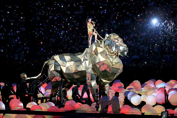 Màn trình diễn cực hoành tráng của Katy Perry