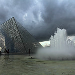 Pyramide du Louvre - Paris (France) EXPLORED