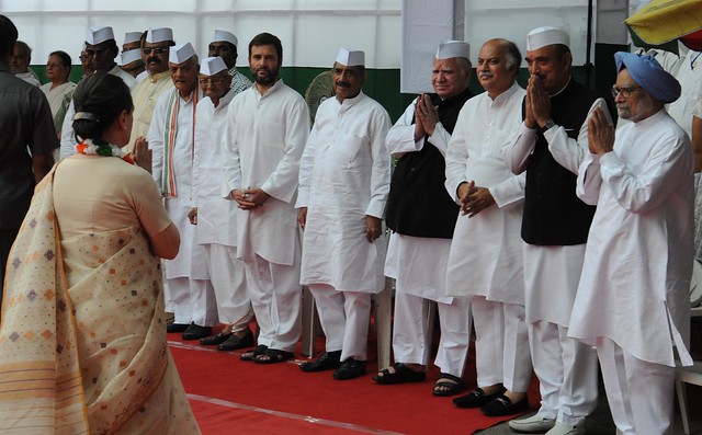 Congress president Sonia Gandhi, Congress Vice President Rahul Gandhi, Former Prime Minister Manmohan Singh, Ghulam Nabi Azad and other Congressmen during 68th Independence Day celebrations at Congress Headquarters in New Delhi on Aug 15, 2014. (Photo: IA