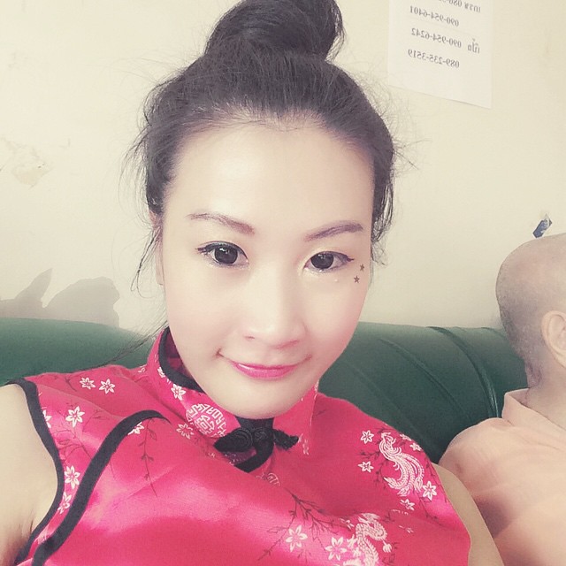 happy chinese new year 2015  ซินเจีย..ยู่อี่ ซินนี่.ฮวดใช้  ร่ำรวย เฮงๆนะค่ะ เห็นยัง พี่ยังไม่แก่นะพี่ยังแบ๊ว อยู่ 😍 #chinagirl #chinesenewyear #proudpuntha #praemai #pm #9pm #9praemai #9proudpuntha  #แพรไหม #lovepraemai  #loveme #lovec