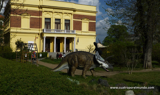 Jardin de entrada al museo de historia natural de Sibiu