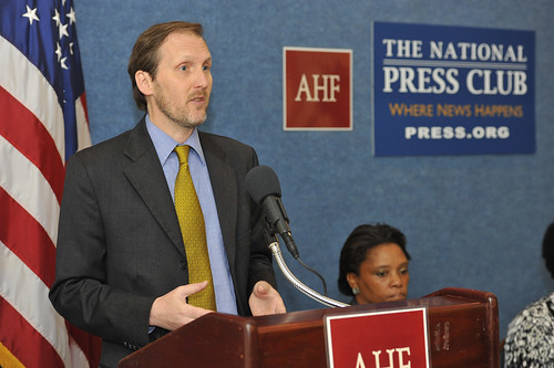 Conferencia de prensa de AHF sobre el papel de China en el sida global en The National Press Club