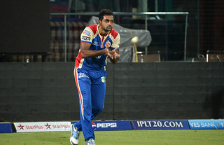 Abhimanyu Mithun goes for a catch