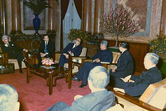 HANOI 1973 - HENRY KISSINGER gặp Thủ tướng Bắc Việt Phạm Văn Đồng trong khi đang ở Hà Nội (ngày 10-2-1973, tức mùng 8 Tết Quý Sửu)