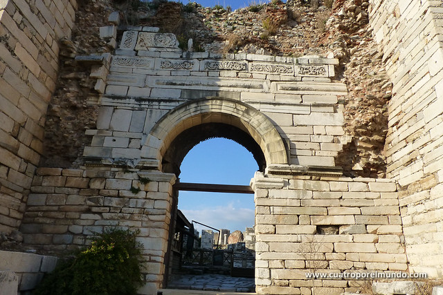 Fachada de entrada a la Basilica de San Juan