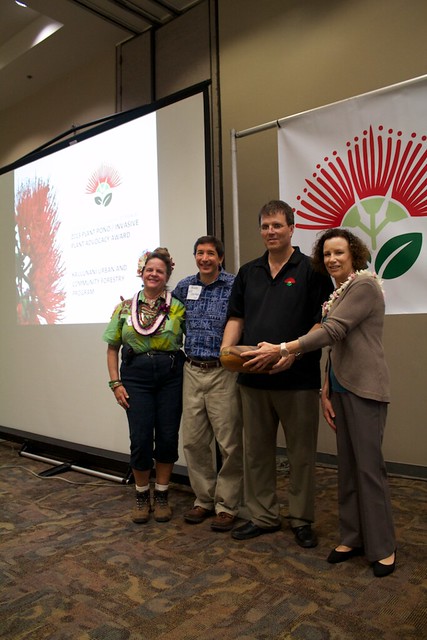 Teresa Madriaga Trueman and board members Heidi Bornhorst and Andy Kaufman accepting the Plant Pono / LICH Invasive Species Award