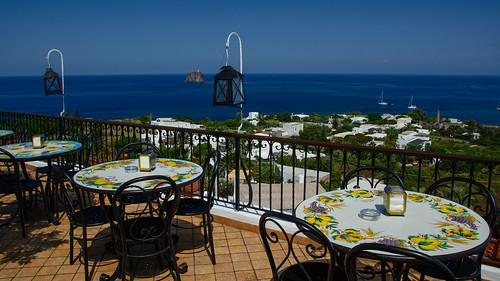 Restaurant on Stromboli ©  kuhnmi
