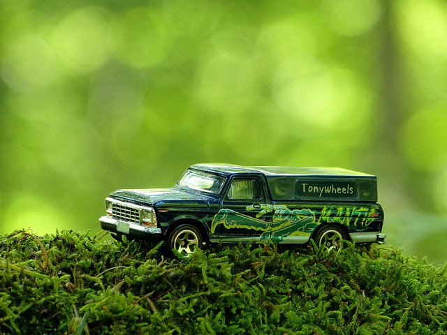 hot green ford nature mantis miniature offroad 4x4 bokeh wheels pickup f150 hotwheels 164 tonywheels