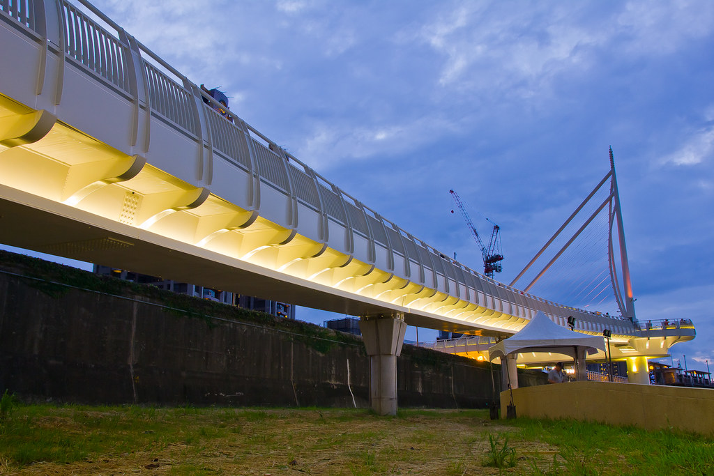【新北景點】中和遠雄左岸橋‧華中首座跨堤景觀橋│怎麼去‧公車