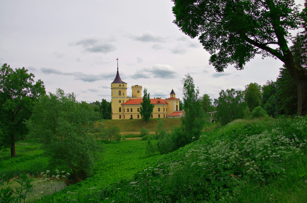 : Bip Castle. Pavlovsk.  