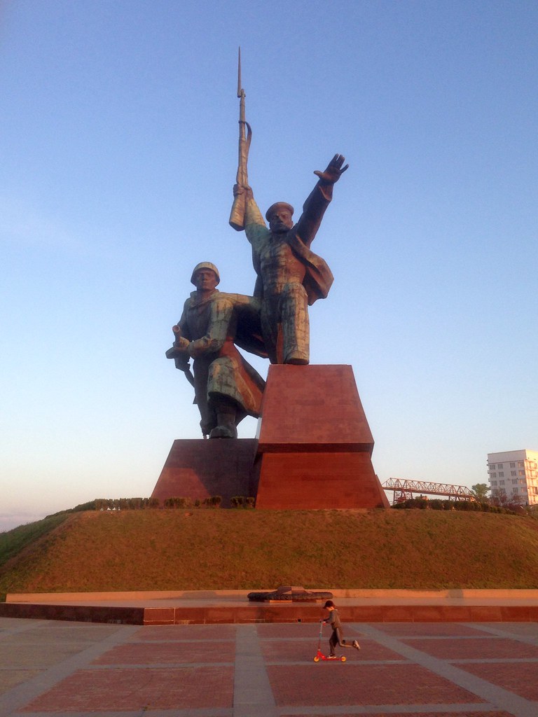 : Sebastopol - Big statue