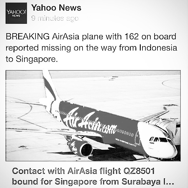 Owhhh another shock news! #prayforQZ8501 #airasia #singapore #indonesia #surabaya #malaysia #aeroplane #airbus320