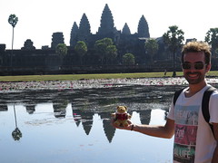 Doudou au temple d'Angkor <a style="margin-left:10px; font-size:0.8em;" href="http://www.flickr.com/photos/83080376@N03/15430033903/" target="_blank">@flickr</a>