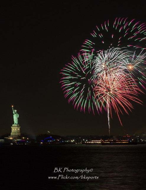 Statue of Liberty 2014 NYE Fireworks-0038