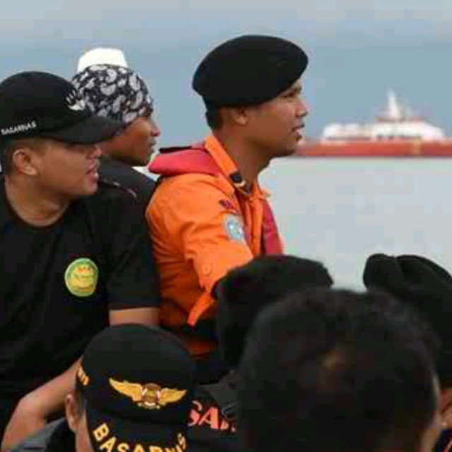 INDONESIA 95 %CERTAIN DEBRIS, BODIES FOUND IN FLOATING WATERS IN MISSING AIRASIA PLANE #QZ8501 SEARCH AREA IN THE PACIFIC OCEAN