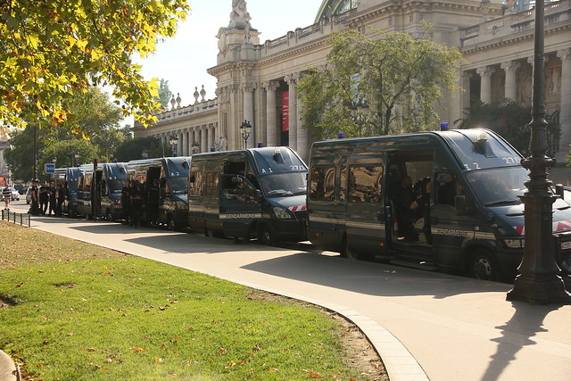 Gendarmerie: Grand Palais: Avenue WINSTON CHURCHILL: Paris: September 2014 v2