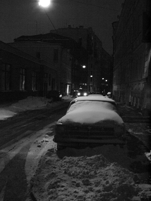: night back streets in Moscow