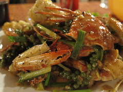 Crabe frit, sauce au poivre vert de Kampot <a style="margin-left:10px; font-size:0.8em;" href="http://www.flickr.com/photos/83080376@N03/16079886175/" target="_blank">@flickr</a>
