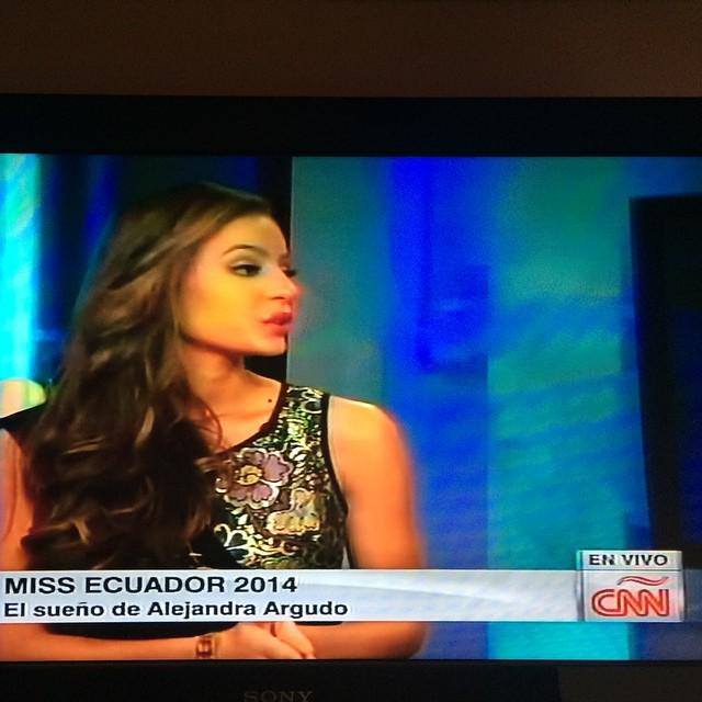 Alejandra Argudo, Miss Ecuador 2014, en su entrevista en Showbiz de CNN en español con Mariela Encarnación. No hay vídeo, a menos que alguien haya grabado la entrevista o CNN la suba.