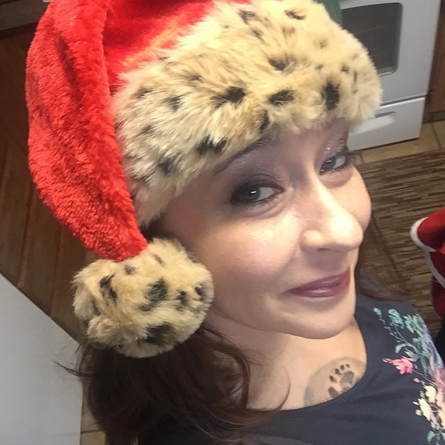 Merry Christmas everyone!! I decided I really need to buy more leopard print stuff lol #fitfam #fitlife #fitness #gymlife #advocare #jamberrynails #love #family