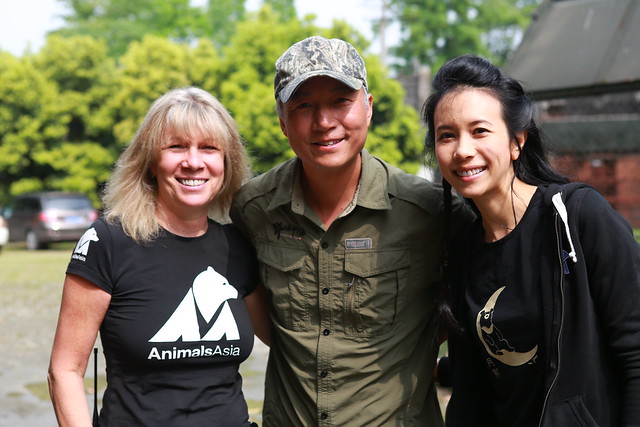 Xi Zhinong and Karen Mok pose with Animals Asia founder Jill Robinson at CBRC