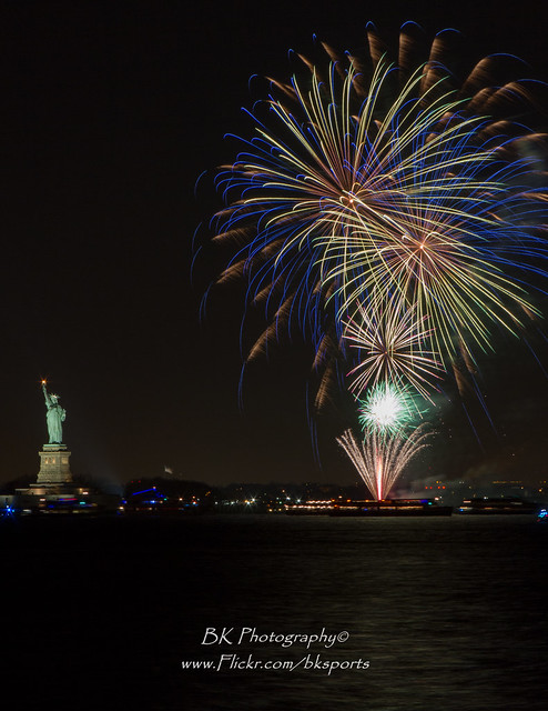 Statue of Liberty 2014 NYE Fireworks-0042