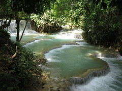 Kuang Si waterfall <a style="margin-left:10px; font-size:0.8em;" href="http://www.flickr.com/photos/83080376@N03/15896528351/" target="_blank">@flickr</a>