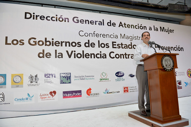 El Gobernador Guillermo Padrés encabezó la  la conferencia magistral “Los Gobiernos de los Estados y la Prevención de la Violencia Contra las Mujeres”.