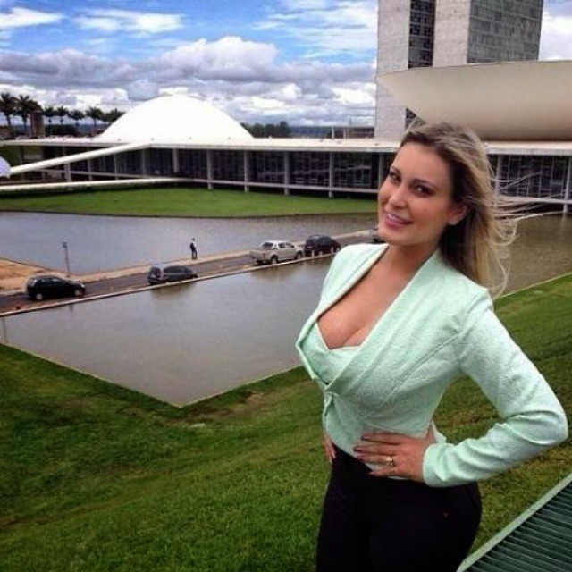 ANDRESSA URACH sai do coma e agradece aos médicos http://www.assuntosdegoias.com.br﻿