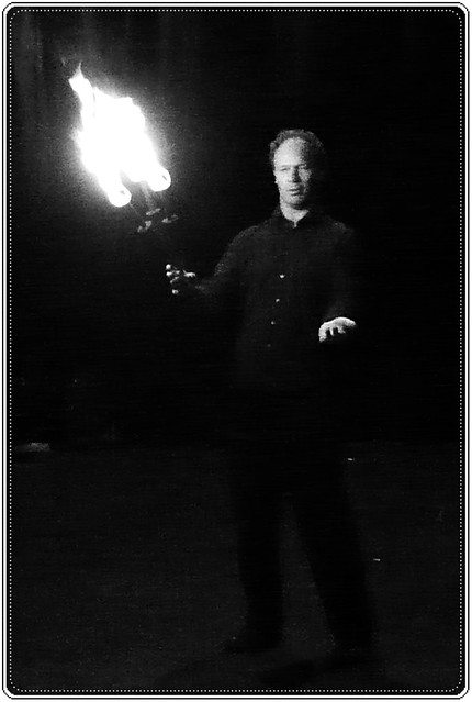 3 - Saint-Vallier ECLA Cabaret circassien Immo, ça va bien, jonglerie avec torche de feu