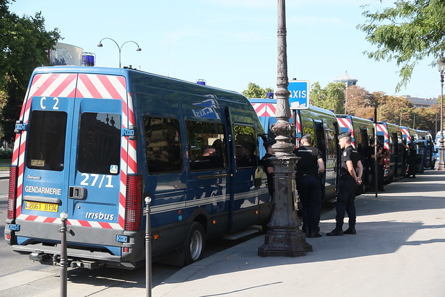 Gendarmerie: Grand Palais: Avenue WINSTON CHURCHILL: Paris: September 2014 v1