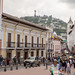 Ao fundo La Virgen de Quito
