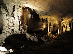 Konglor cave <a style="margin-left:10px; font-size:0.8em;" href="http://www.flickr.com/photos/83080376@N03/15953219575/" target="_blank">@flickr</a>