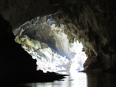 Konglor cave <a style="margin-left:10px; font-size:0.8em;" href="http://www.flickr.com/photos/83080376@N03/15953220335/" target="_blank">@flickr</a>