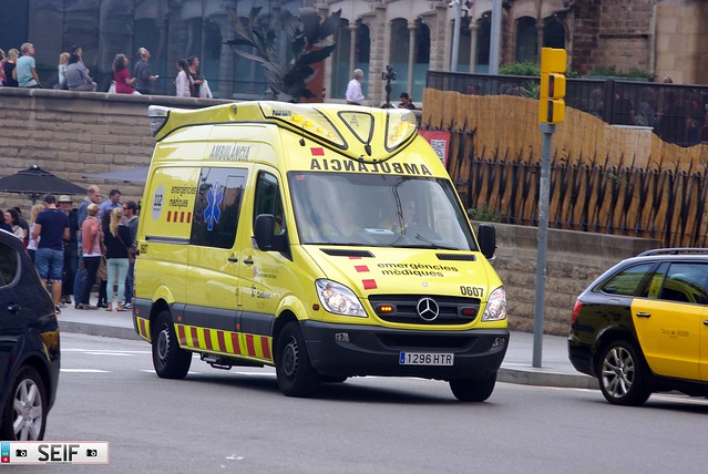 rescue cars mercedes benz europe cops transport catalonia emergency spotting 2014 sprinter seifracing