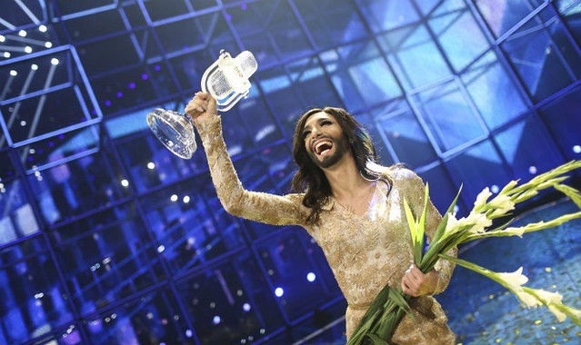 Conchita-Wurst-trofeo-ganadora-Eurovision-2014