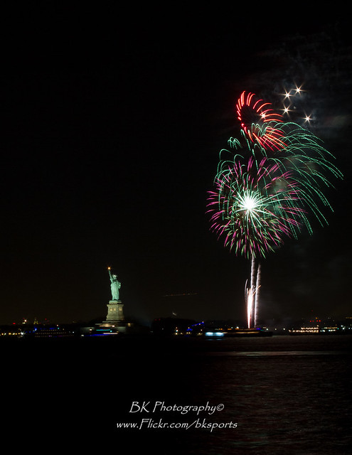 Statue of Liberty 2014 NYE Fireworks-0007