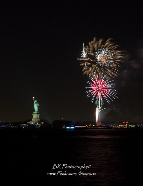 Statue of Liberty 2014 NYE Fireworks-0008