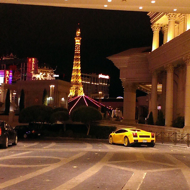 Definitely a Vegas Christmas wish here with a Lamborghini at Caesars. Someone was on Santas good list. #Vegas #Lamborghini #LasVegasBlvd