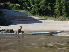 pêcheur du Mekong <a style="margin-left:10px; font-size:0.8em;" href="http://www.flickr.com/photos/83080376@N03/15672625587/" target="_blank">@flickr</a>