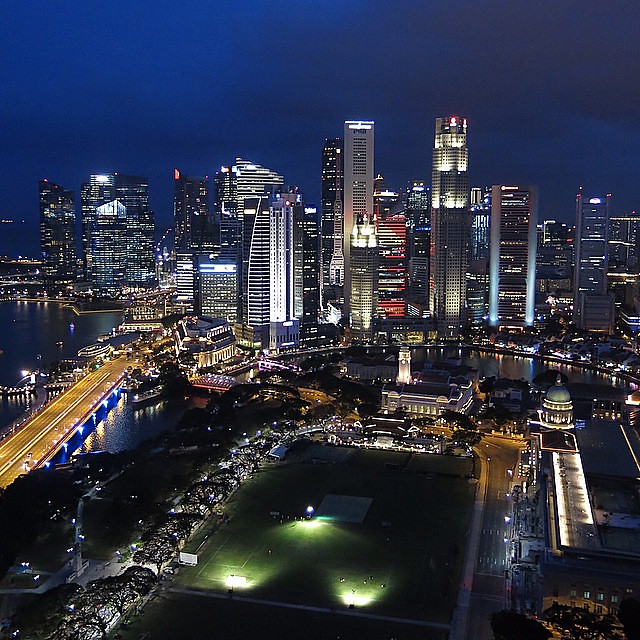 This is the beautiful & bustling city of Singapore. A prosperous first world ucountry surrounded by 3rd world nations in South East Asia • Today my family & I just want to show our appreciation to the late Mr Lee Kuan Yew, #Singapores first Prime Ministe